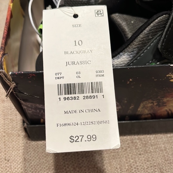 Brand NEW! Light Up Dino Shoes 🦖 - Picture 8 of 8